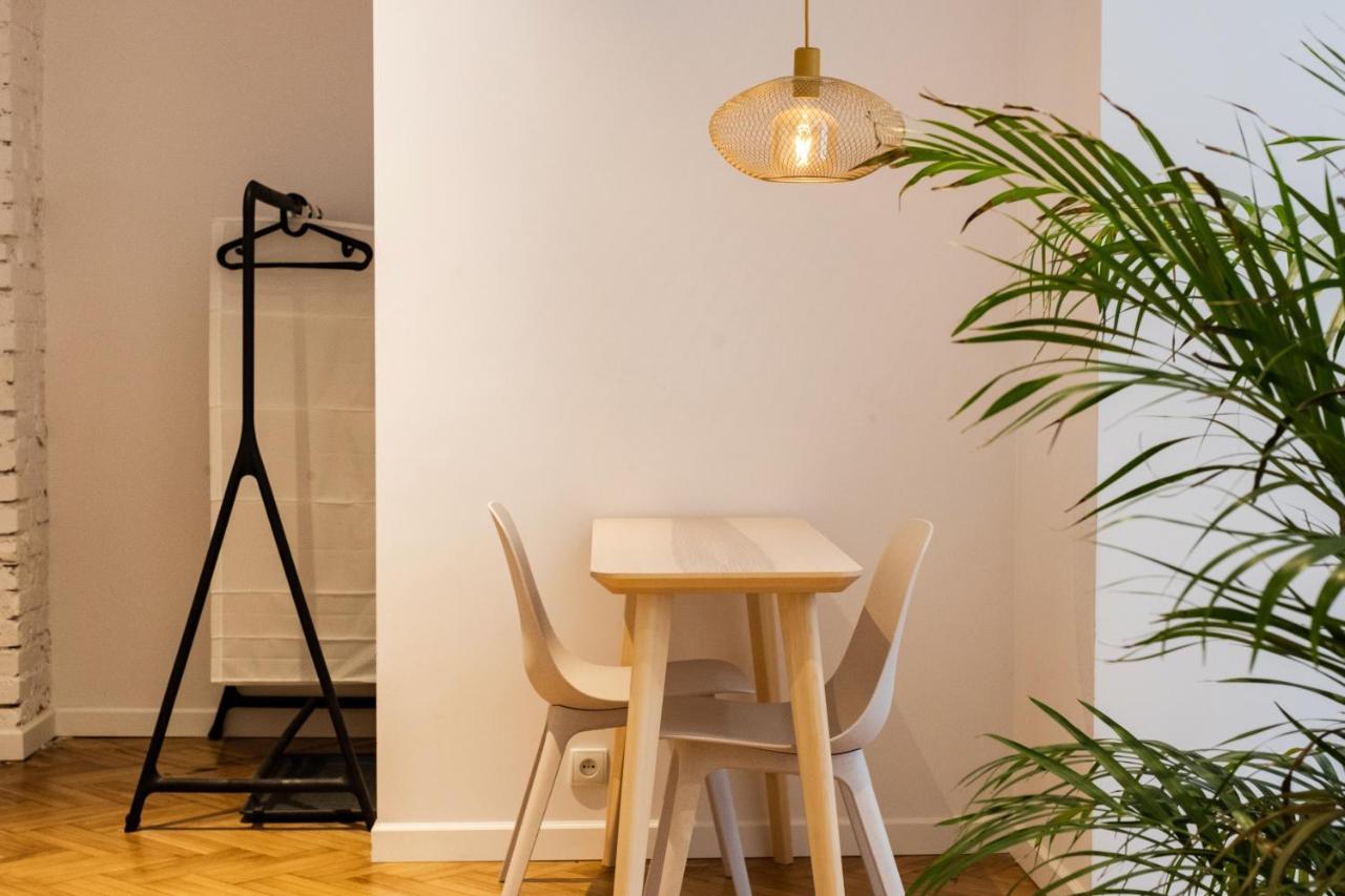 Sympatyczne Studio Z Palma Areka / A Nice Studio With Areka Palm Tree Lodž Exteriér fotografie